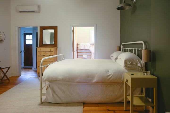 Room 32 of 52