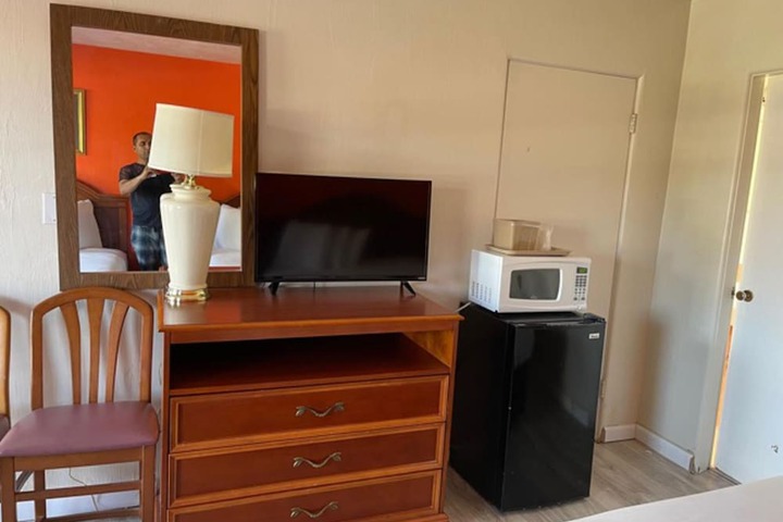 Room 10 of 43