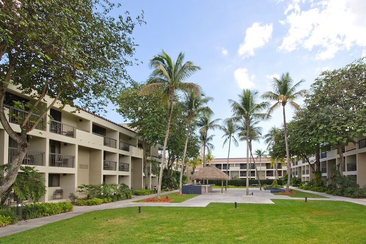 Hotel Exterior 54 of 60