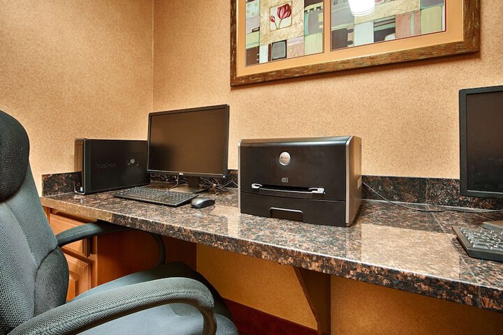 Business Center 31 of 31