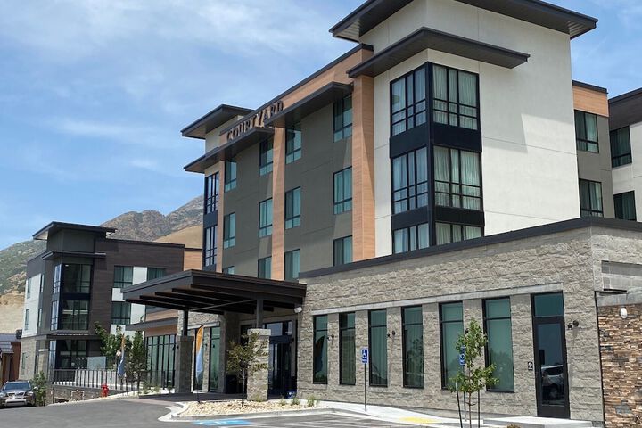 Hotel 7 of 80
