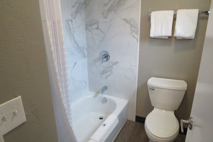 Room 9 of 37