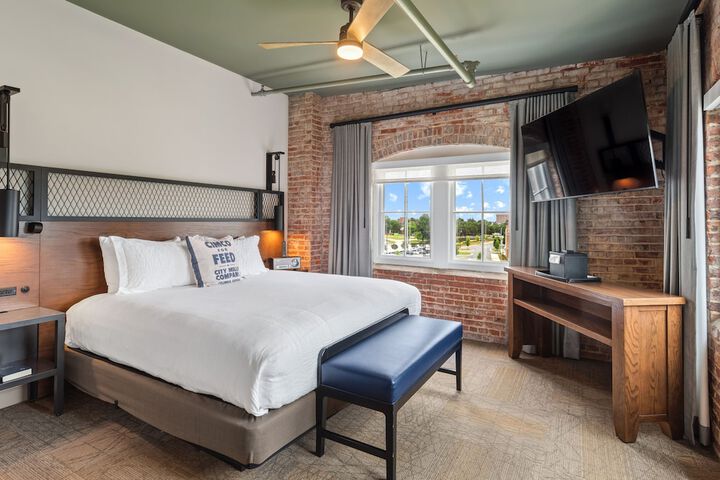 Room 16 of 38