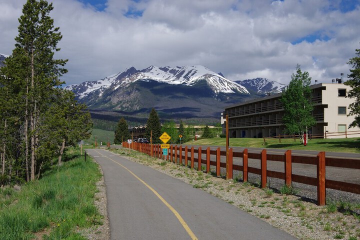 Mtn-view Condo w / Hot Tub Access in Dillon!
