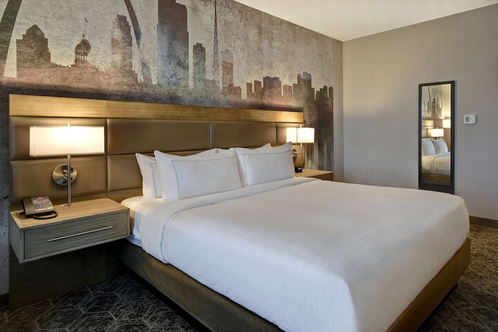 Room 52 of 71