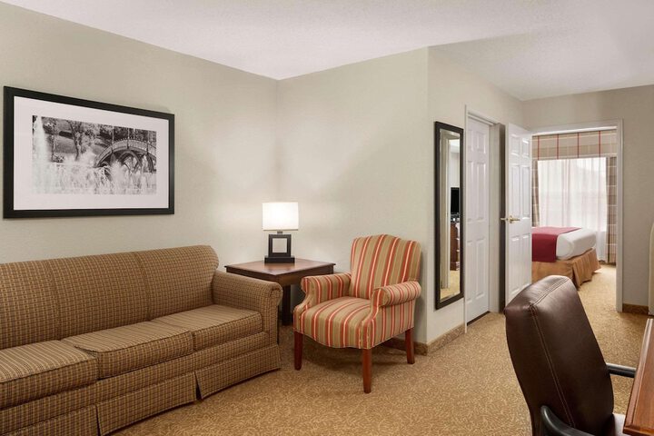 Country Inn & Suites by Radisson Louisville South, KY