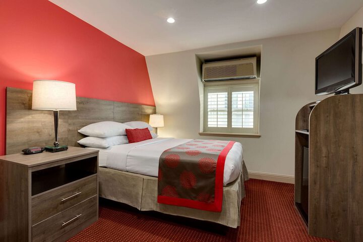 Room 14 of 33