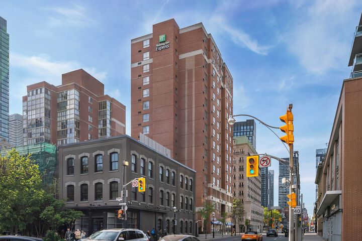 Holiday Inn Express Toronto - Downtown by IHG