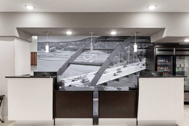La Quinta Inn & Suites by Wyndham Kyle - Austin South