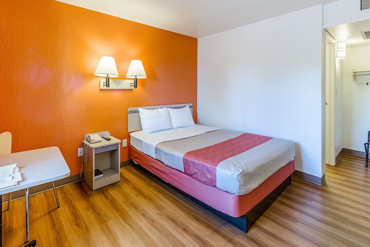 Room 28 of 32