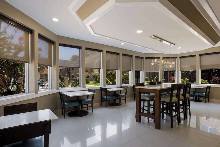 Breakfast/Coffee Service 43 of 46