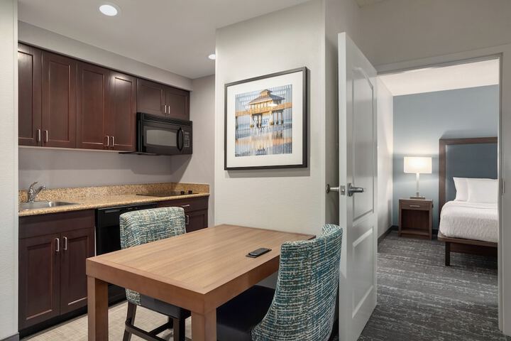 Homewood Suites by Hilton Fort Myers Airport / FGCU