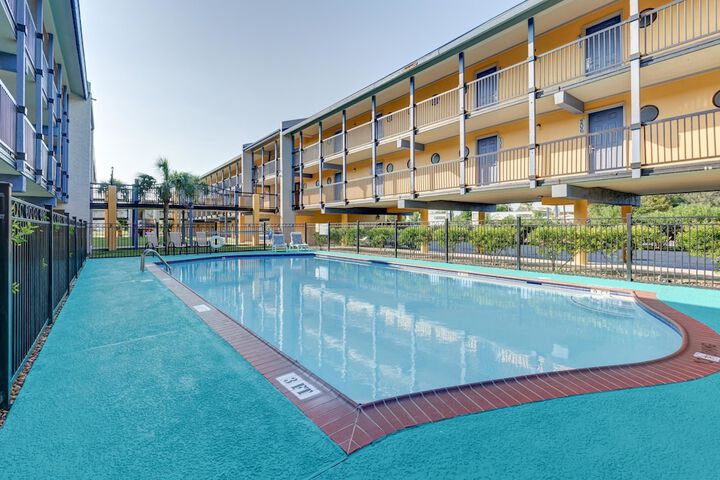 Pool 10 of 66