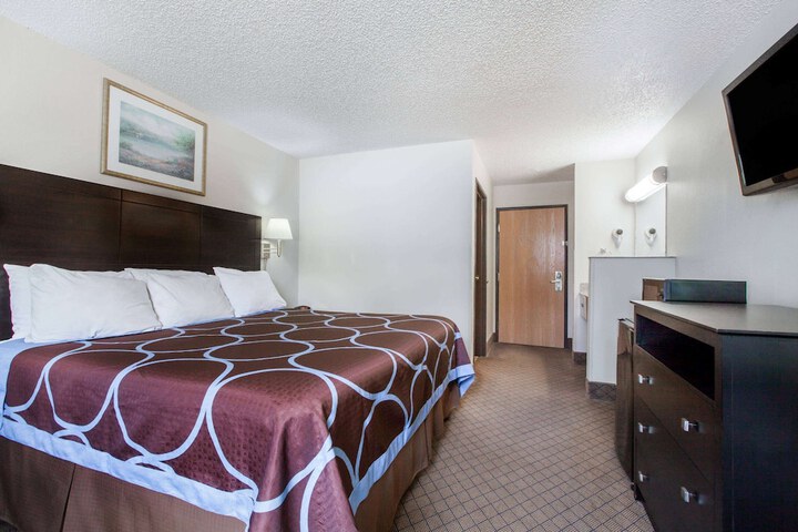 Room 27 of 29