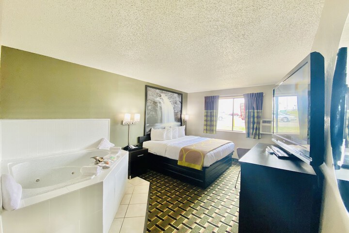 Super 8 by Wyndham Wyoming / Grand Rapids Area