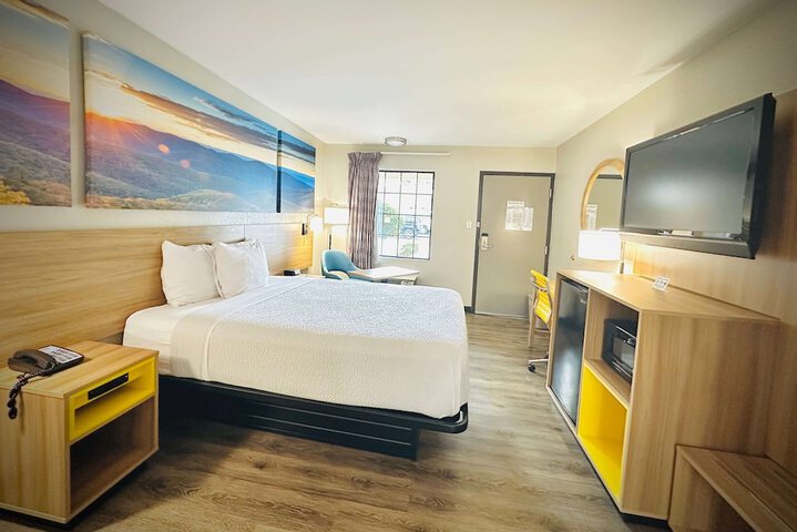 Room 18 of 34
