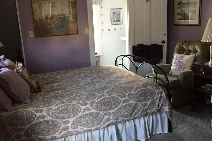 Room 10 of 28