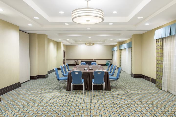 Crowne Plaza St. Louis Airport by IHG