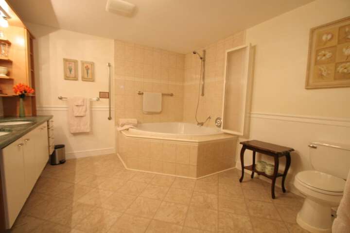 Room 34 of 120