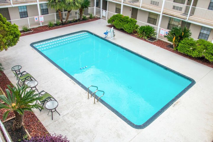 Pool 8 of 34