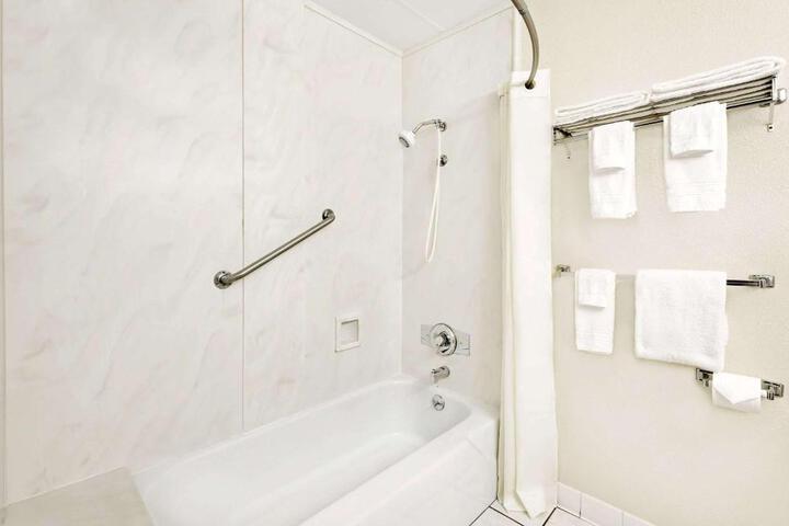 Travelodge by Wyndham Chambersburg