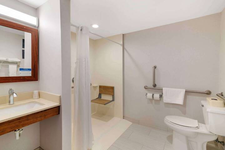 Room 11 of 26