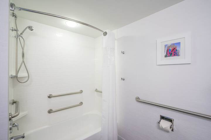 Room 15 of 28