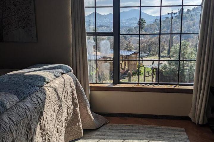 Rustic Rooms Barn Loft (Upstairs Studio Apartment) Near Kings Canyon & Sequoia National Parks