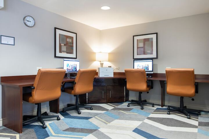 Business Center 82 of 82