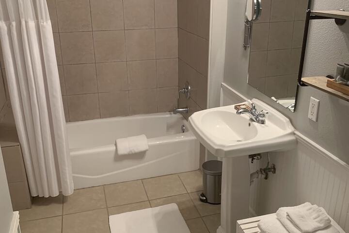 Room 35 of 65