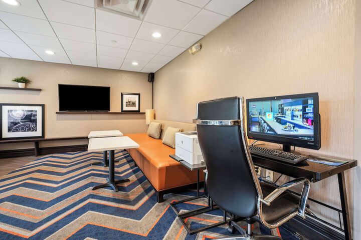 Business Center 76 of 79