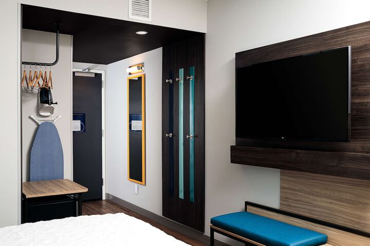 Room 16 of 34