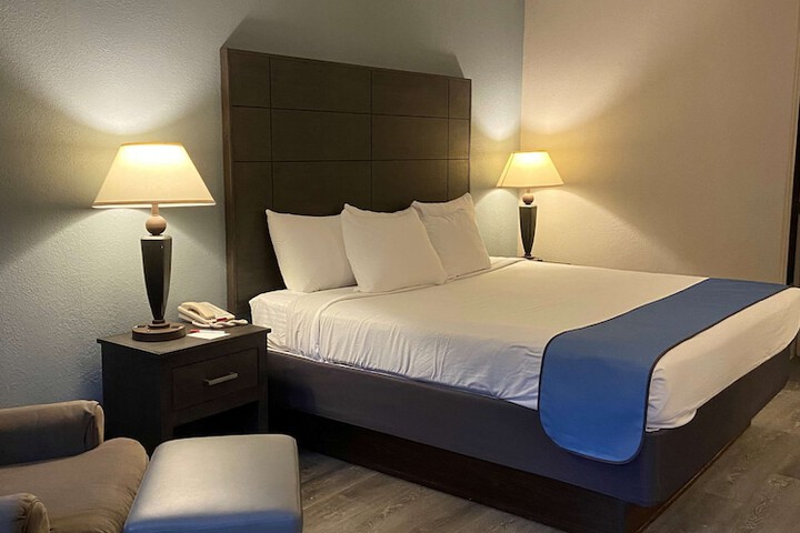 Room 12 of 18