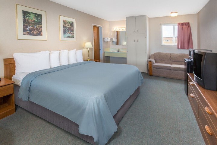 Room 7 of 12