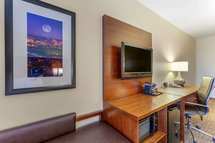 Room 28 of 43