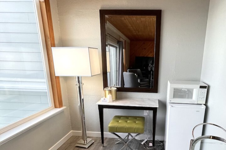 Tides Inn & Suites