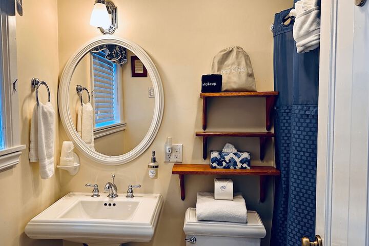 Room 35 of 46