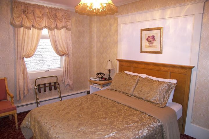 Van Gilder Hotel