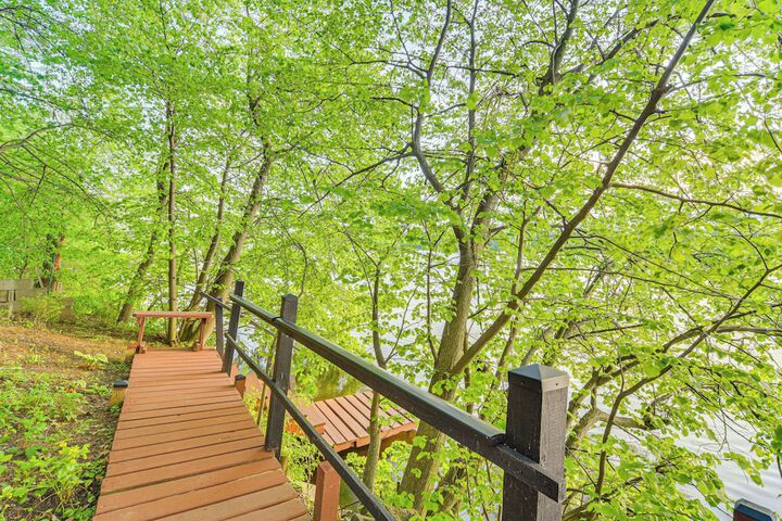 Lakefront Family Retreat w / Private Dock!