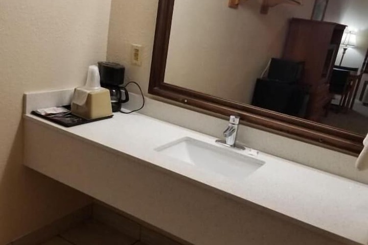 Room 6 of 11