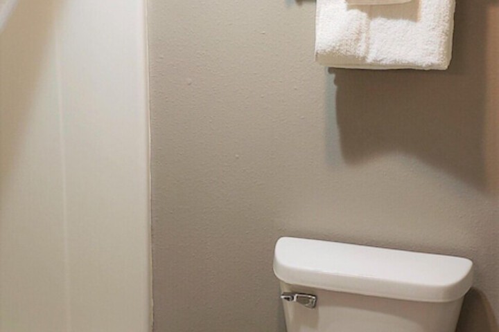 Motel 6 Kewanee IL