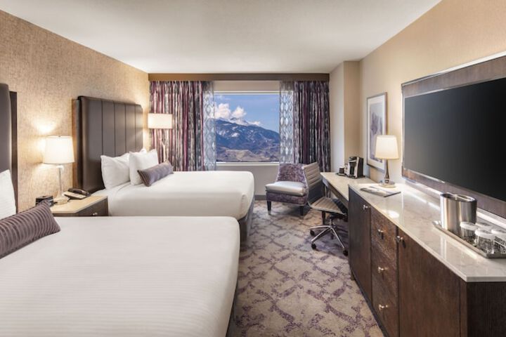 Silver Legacy Reno- a Caesars Rewards Destination