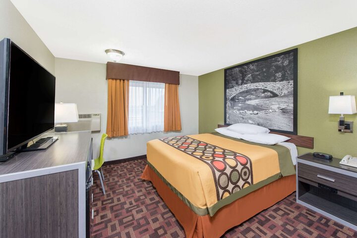 Super 8 by Wyndham Moberly MO