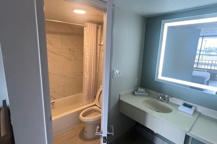 Room 13 of 25