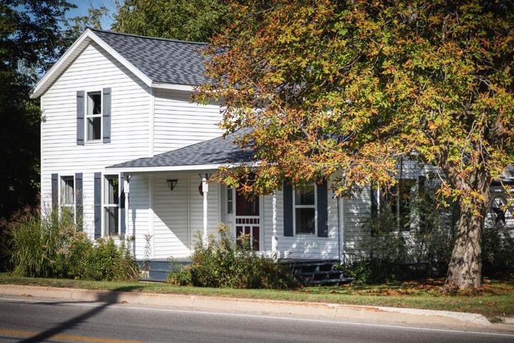 Ames Cottage Elk Rapids