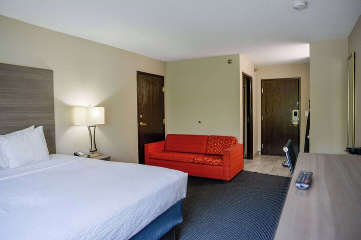 Room 35 of 46