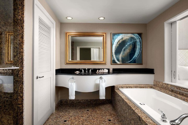 Fairmont Vancouver Airport In-Terminal Hotel