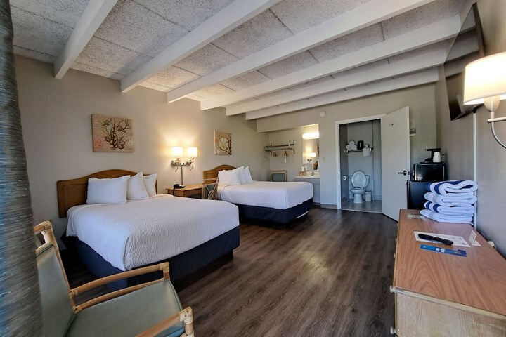 Days Inn & Suites by Wyndham Jekyll Island