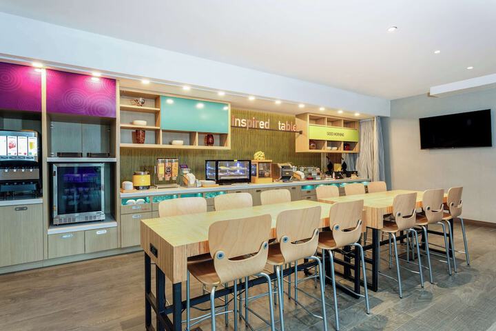 Breakfast/Coffee Service 30 of 38