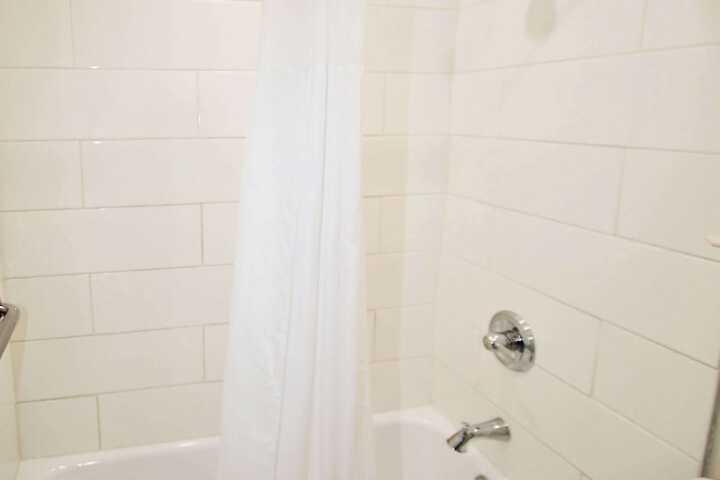 Room 32 of 48